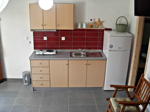 Family Apartment, 2 Bedrooms | Private kitchen | Fridge, stovetop, coffee/tea maker, electric kettle