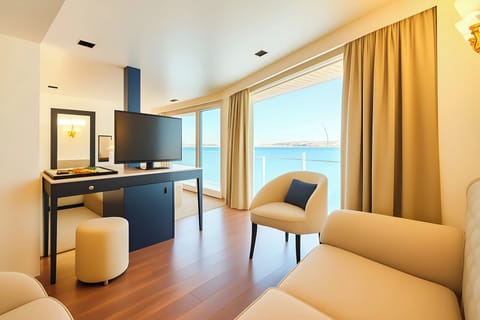 Deluxe Suite, River View