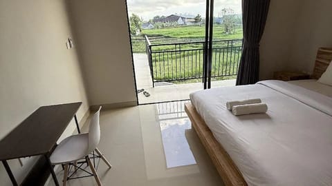 Superior Room | Bathroom | Shower, towels, soap, shampoo