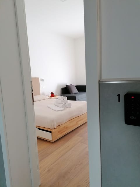 Family Double Room, Balcony | Minibar, travel crib, free WiFi, bed sheets