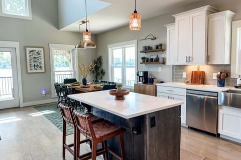 5ft Kitchen Island and 2 bar stools. 