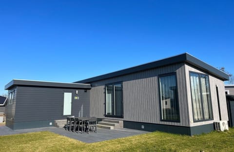 Front and garden of Holiday Park De Zeeuwse Parel - De Zeester
