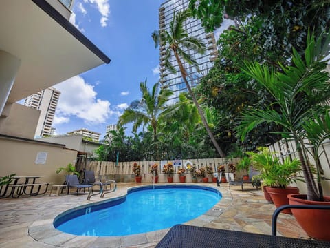 Hawaii sunshine & poolside bliss - pure relaxation