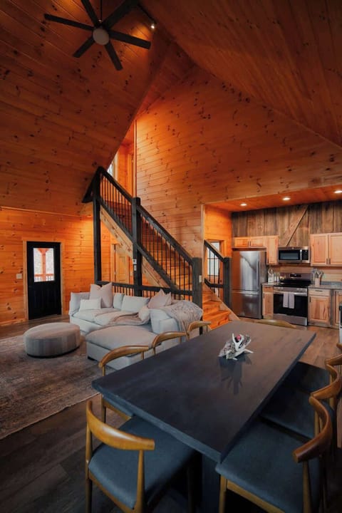 Cabin, Multiple Beds, Hot Tub (Memories at Hillside) | Interior
