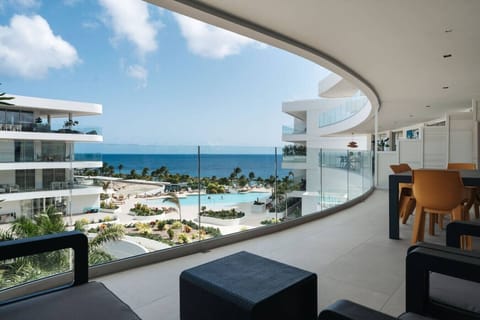 Pull up a chair and enjoy a front-row seat to the ocean, with a view that stretches over the winding pools and tropical gardens right from your dining table.
