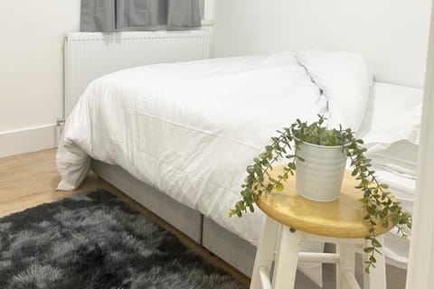3 bedrooms, bed sheets