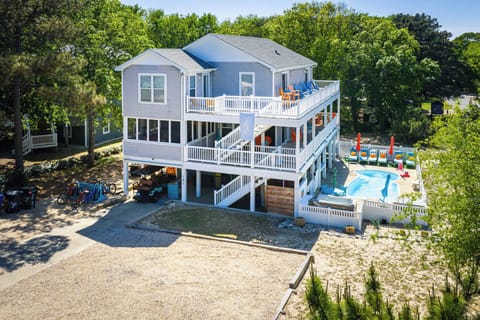 Salty 7 (Pet Friendly House w/ Pool, Spa, and Walking Distance to Beach)