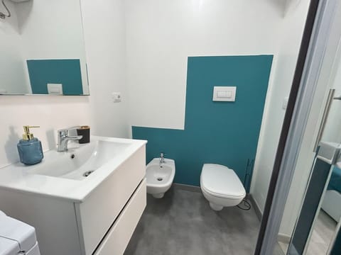 Autumn, Bathroom, Spring, Summer