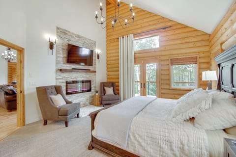 House (5 Bedrooms) | Interior