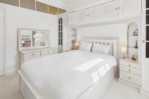27 Metropole Towers, Whitby - Host & Stay