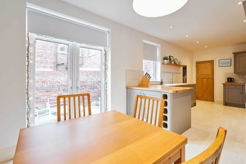 Bristol Avenue, Saltburn-by-the-Sea - Host & Stay