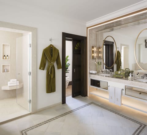 Luxury Villa, 2 Bedrooms (Malakiya) | Bathroom | Designer toiletries, hair dryer, bathrobes, slippers