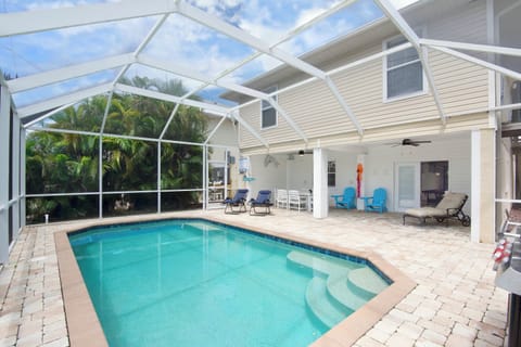 Gorgeous Pool and outdoor furniture