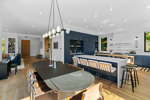 Kitchen & Dining Area