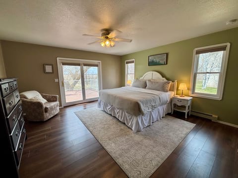 King suite main floor