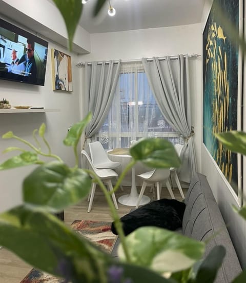 Living Room/Dining Area