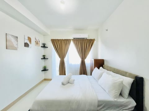 Living/Sleeping Area