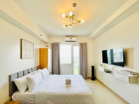 Living/Sleeping Area