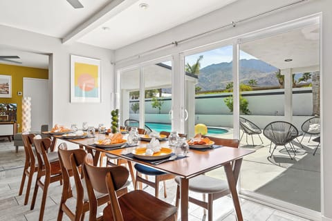 Welcome to Orange Dream: 4 bedrooms, 3 bathrooms, sleeps 8