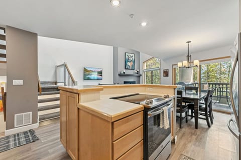 Fully stocked Kitchen to cook your favorite meals!