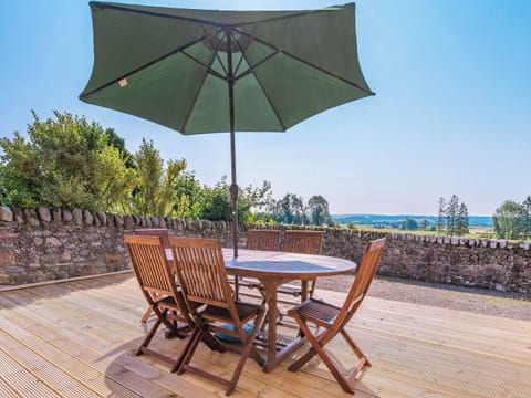 Sitting-out-area | Gardener’s Cottage, Kirkton of Lethendy