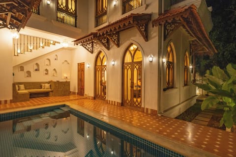 12 outdoor pools