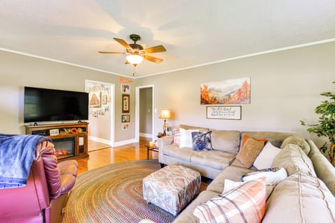 Seneca Vacation Rental | 3BR | 1.5BA | 1,400 Sq Ft | Step-Free Access