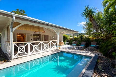 Charm and relaxation at Villa Pitaya: single-storey villa with private pool in the heart of a tropical garden in Diamant.