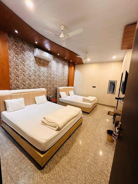 Family Room | WiFi (free), bed sheets