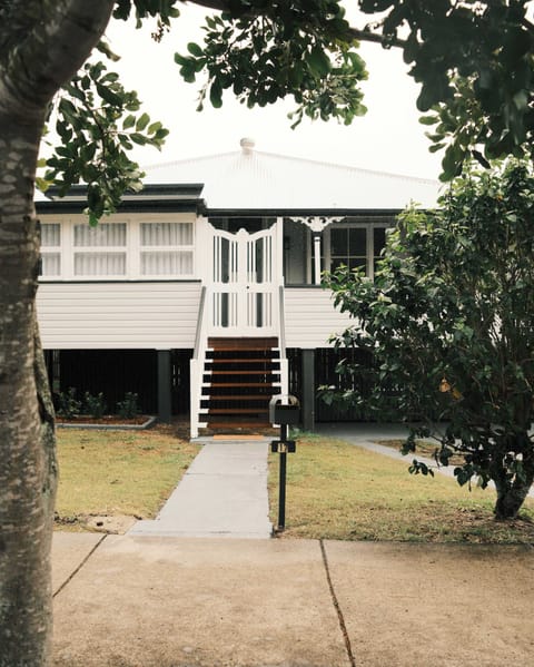 17 Cothill. welcoming entrance