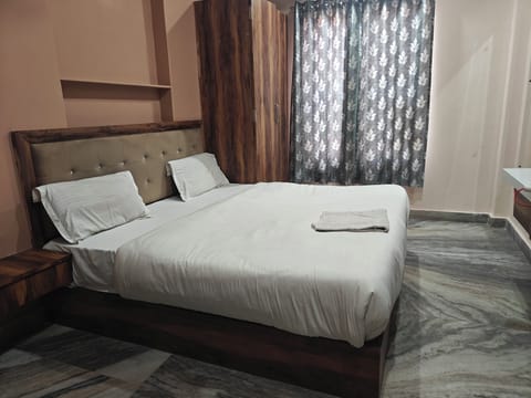 Deluxe Double Room | Free WiFi, bed sheets