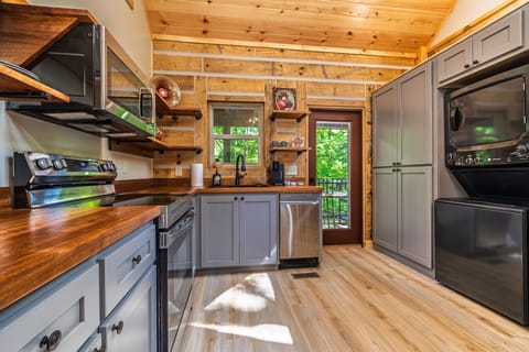 The Bears Den - Fully equipped kitchen