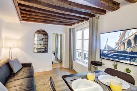 Superior Apartment, 1 King Bed with Sofa bed, Non Smoking, Kitchen | Dining room
