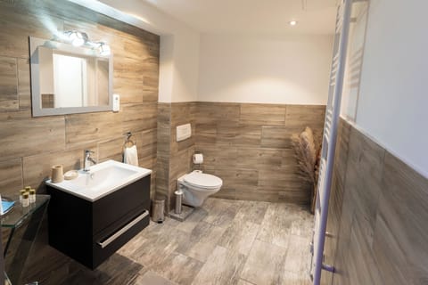 Apartment, 2 Bedrooms | In-room safe, free WiFi