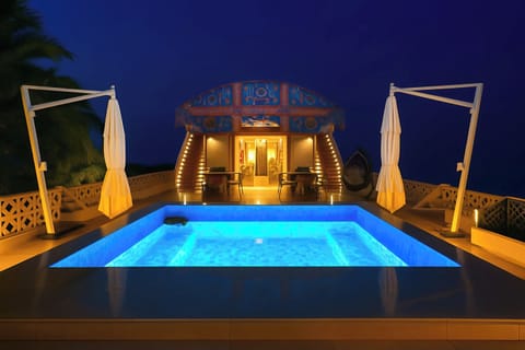 Outdoor pool, pool umbrellas, sun loungers