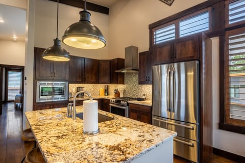 Full-size kitchen with all the necessities