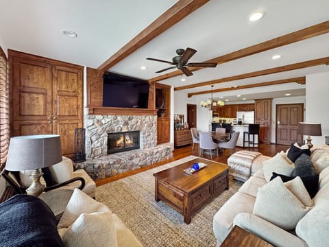 The inviting living area features a stone gas fireplace, smart TV, and built-in bar, perfect for relaxing or entertaining. With warm mountain charm, it’s the ideal spot to gather with the family during your Beaver Creek ski vacation.