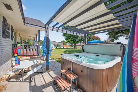 Backyard | Hot tub
