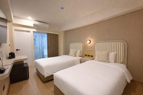 Deluxe Twin Room, Non Smoking, Balcony | Free WiFi, bed sheets