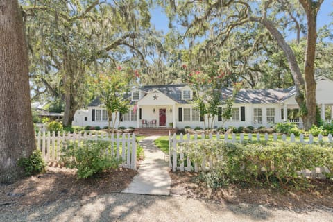 Sugar Magnolia - 400 Magnolia Ave