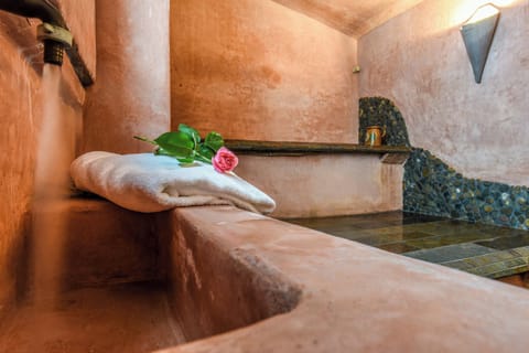 Couples treatment rooms, sauna, steam room, Turkish bath, mud baths