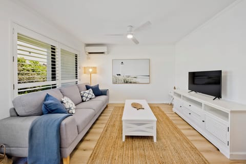 Relax in comfort, catch your favourite entertainment on the SMART TV, unlimited wifi included