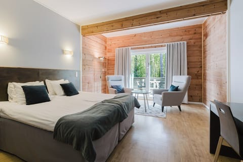 Superior Double Room, Park View | Desk, free WiFi