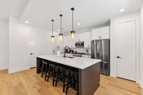 Spacious kitchen with all the amenities and appliances!