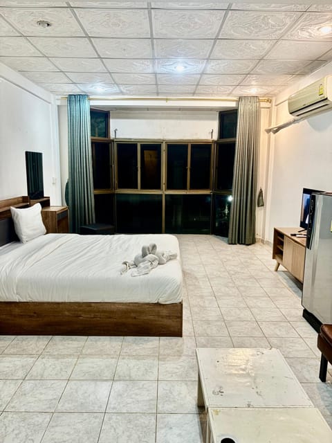 Deluxe Double Room | Desk, laptop workspace, free WiFi