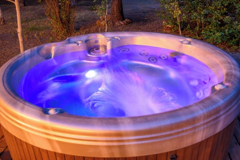 Hot tub with open view of the stars!