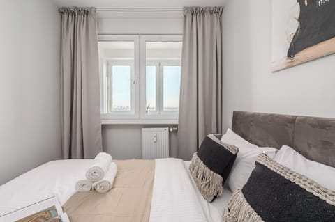 Comfort Apartment, Balcony, Courtyard View | Blackout drapes, soundproofing, iron/ironing board, cribs/infant beds
