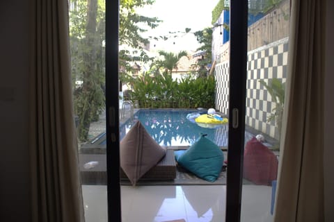 Deluxe Double Room, 1 King Bed | Bed sheets