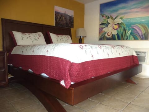 Room, 1 King Bed, Non Smoking | Desk, iron/ironing board, free WiFi, bed sheets