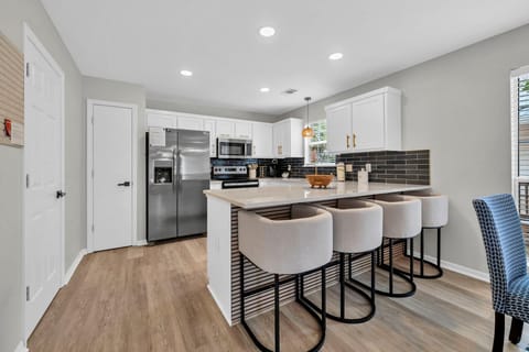 House, Multiple Beds (Milo's Beach Bungalow) | Private kitchen | Oven, toaster